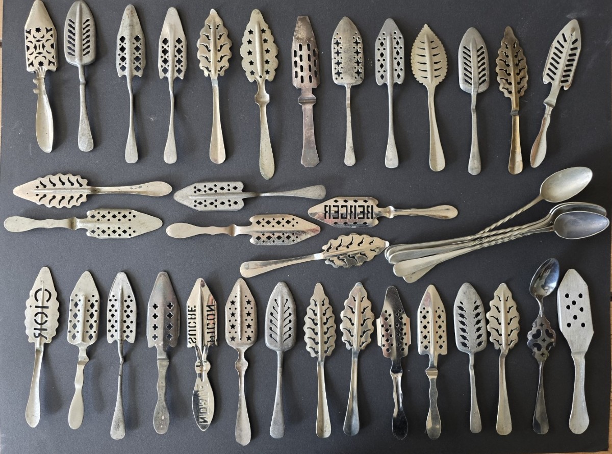 Cuillères à absinthe. Ensemble de 36 pièces.