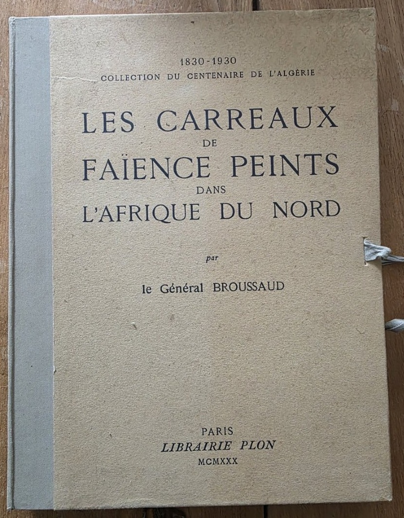 Les carreaux de faience peints dans l'Afique du nord. 1930.