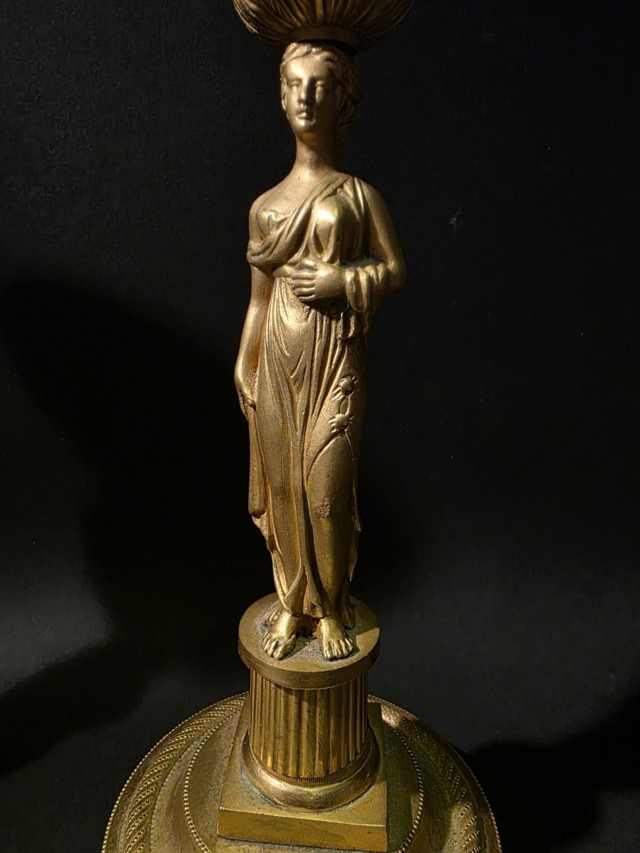 Paire de flambeaux aux cariatides. Bronze doré.-photo-3
