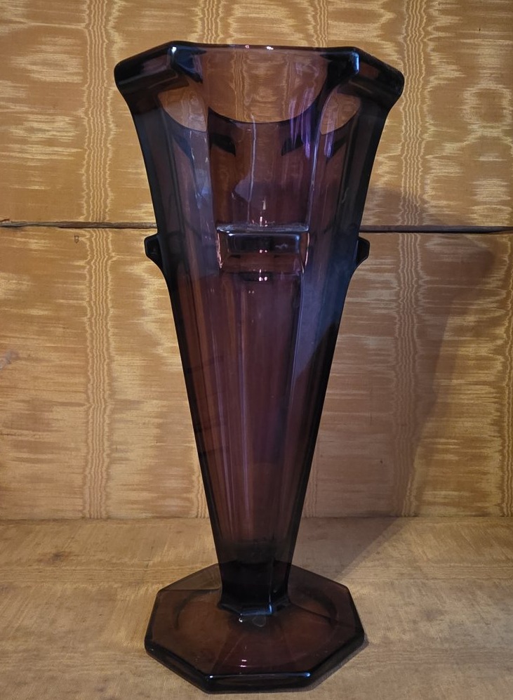 Amethyst-colored Art Deco Vase.-photo-3