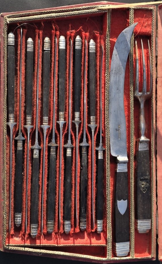 Knives From The F.c. Gavet Factory. The King's Cutler.-photo-2