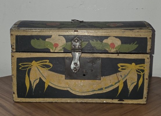 Small Norman Wedding Chest. 19th Century.-photo-4