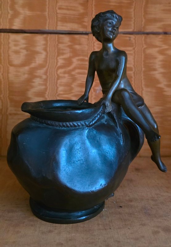 Antoinne Bofill. Child On A Jar. Bronze.-photo-2