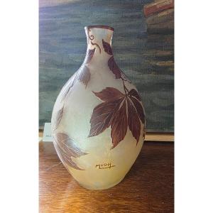 Vase signé  Moda pour Daum.