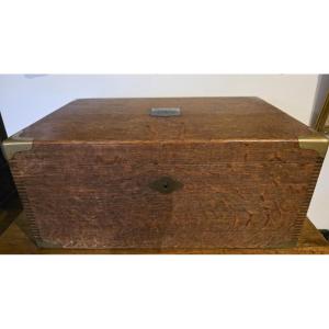 Coffret chêne. Maison Aucoc, rue de la Paix.