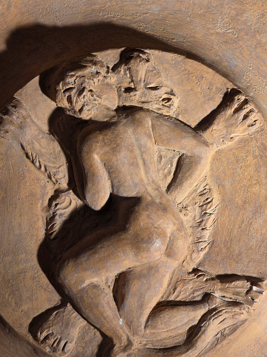 Plat en terre cuite représentant le Lion de Némée signé Vadim Androusov XXème-photo-3