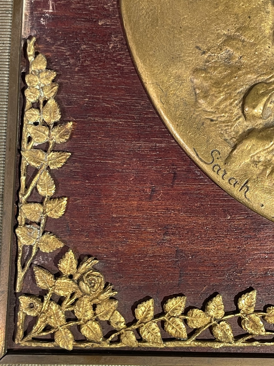 Prevot Vallo - Large Bronze Medal Depicting Sarah Bernhardt In Profile. -photo-4