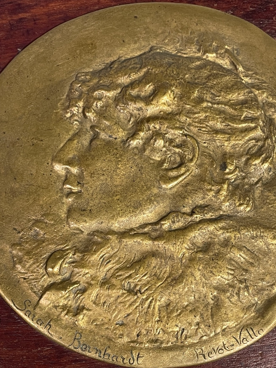 Prevot Vallo - Large Bronze Medal Depicting Sarah Bernhardt In Profile. -photo-5