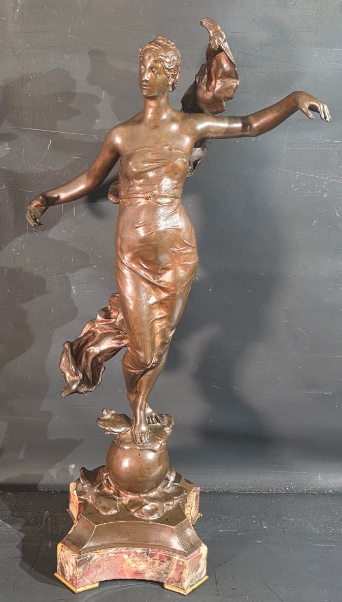 Sculpture en bronze allégorie Phoebe signé Eugène Marioton 1857-1930