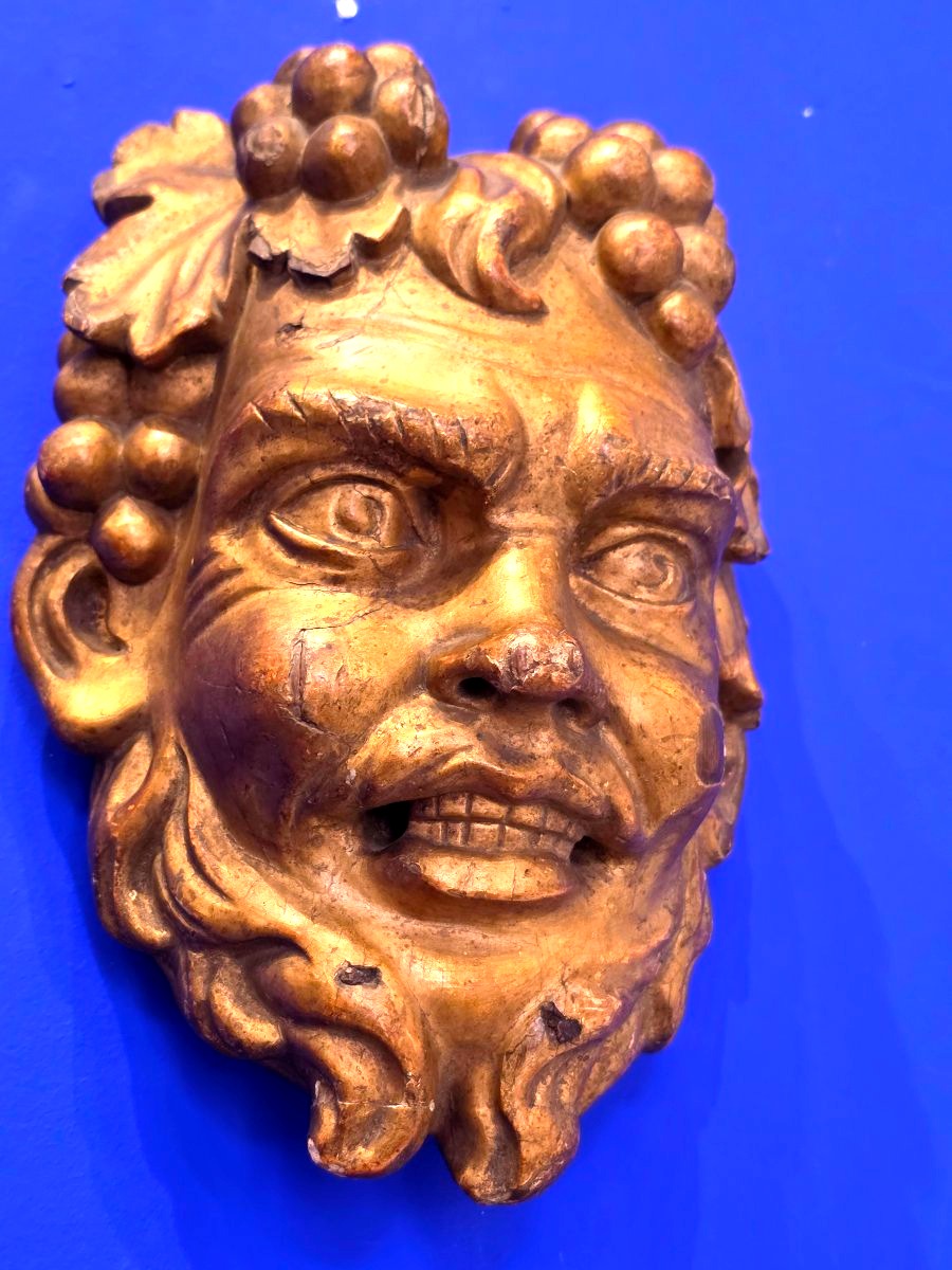 Paire de Mascarons en Bois Sculpté et Doré « Têtes de Bacchus » Époque Louis XV, XVIIIe siècle