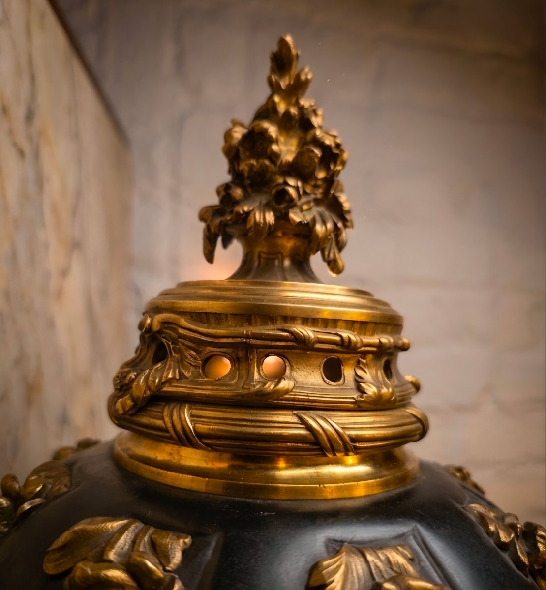  Paire de cassolettes d'époque Empire en bronze patiné et doré, vers 1810 ​-photo-4