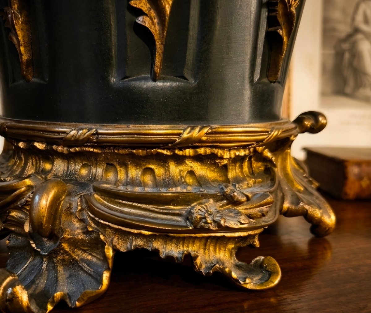  Paire de cassolettes d'époque Empire en bronze patiné et doré, vers 1810 ​-photo-1