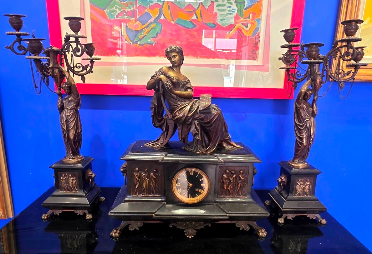 Horloge Garniture de cheminée en bronze Signée Auguste Moreau (1834–1917) ​-photo-3