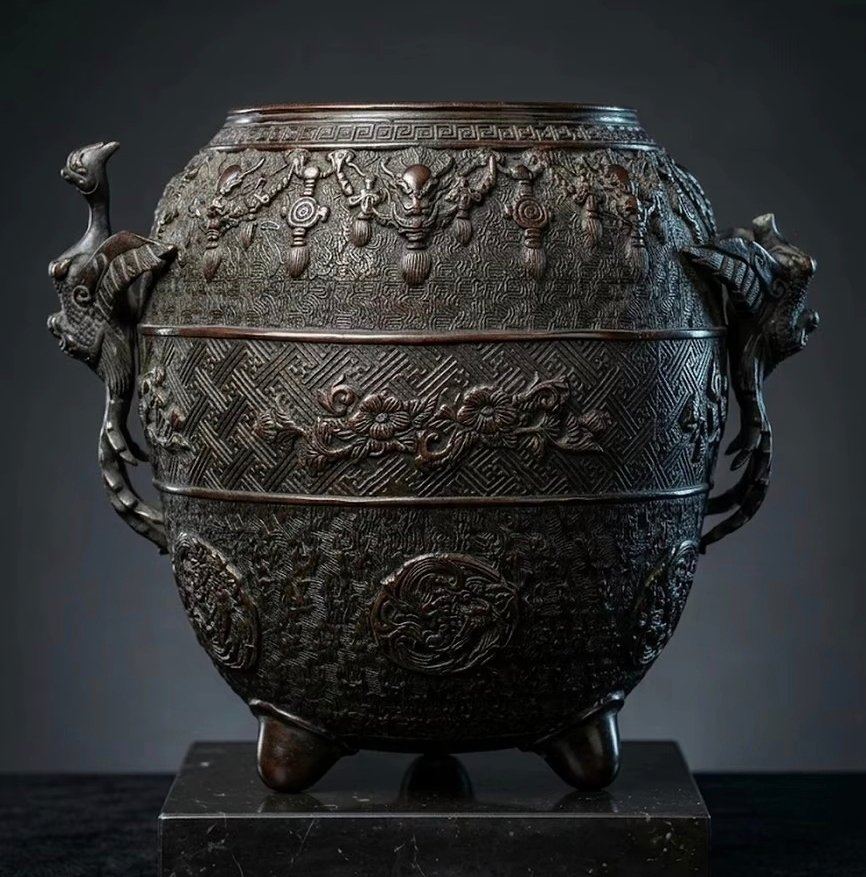 Ancien brûle-parfum (Koro) en bronze ciselé Japon, époque Meiji (1868–1912) ​