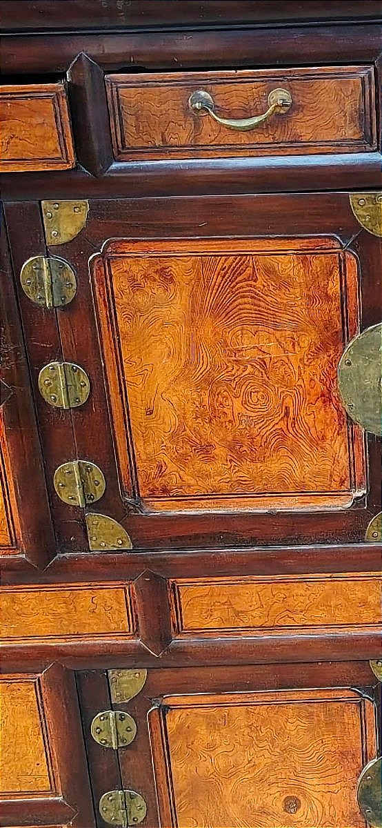 Cabinet de Mariage en Loupe d'Orme et Laiton Chine époque XIXe Siècle ​-photo-3