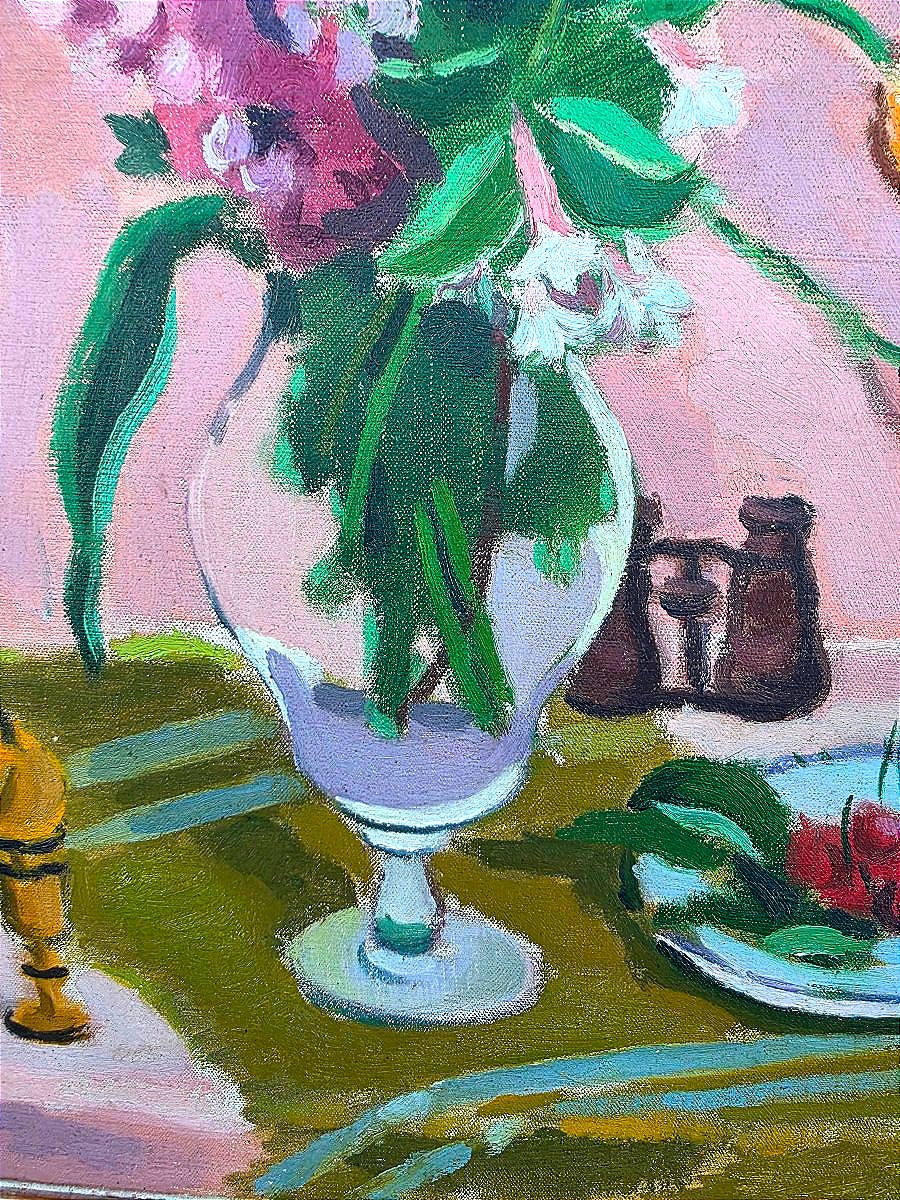Jules CAVAILLÈS (1901-1977) – Nature morte au bouquet de fleurs, jumelles et pièce d'échec ​-photo-4