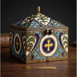 Quadrangular Pyxide Made Of Limoges Champlevé Enamel In The Style Of The 13th Century