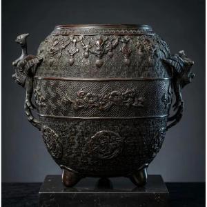 Ancien brûle-parfum (Koro) en bronze ciselé Japon, époque Meiji (1868–1912) ​