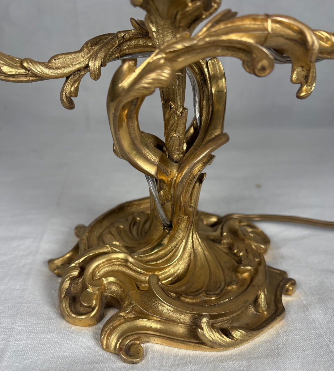 Lampe écran en bronze doré de style Louis XV -photo-1