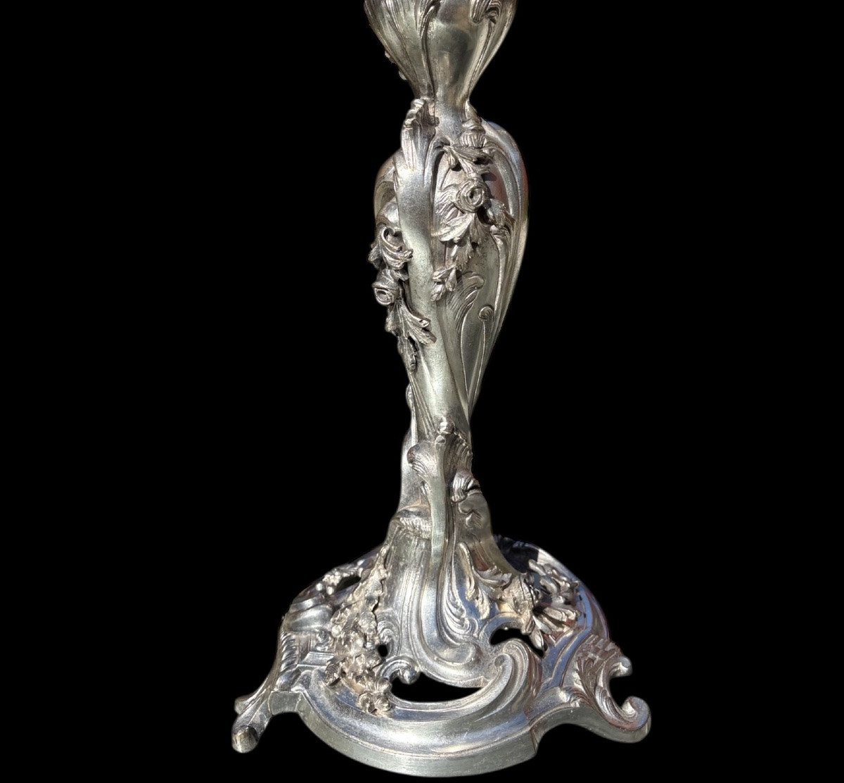 Paire de candélabres en bronze argenté de style Louis XV rocaille fin XIXᵉ siècle.-photo-6