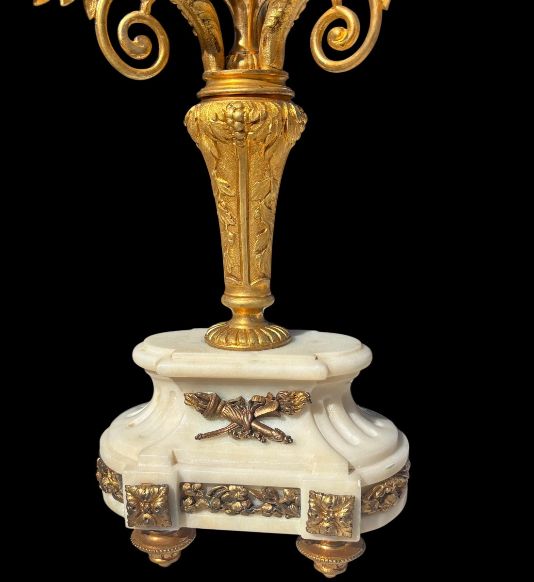 Garniture de cheminée en bronze doré et marbre de style Louis XVI fin XIXᵉ siècle.-photo-4