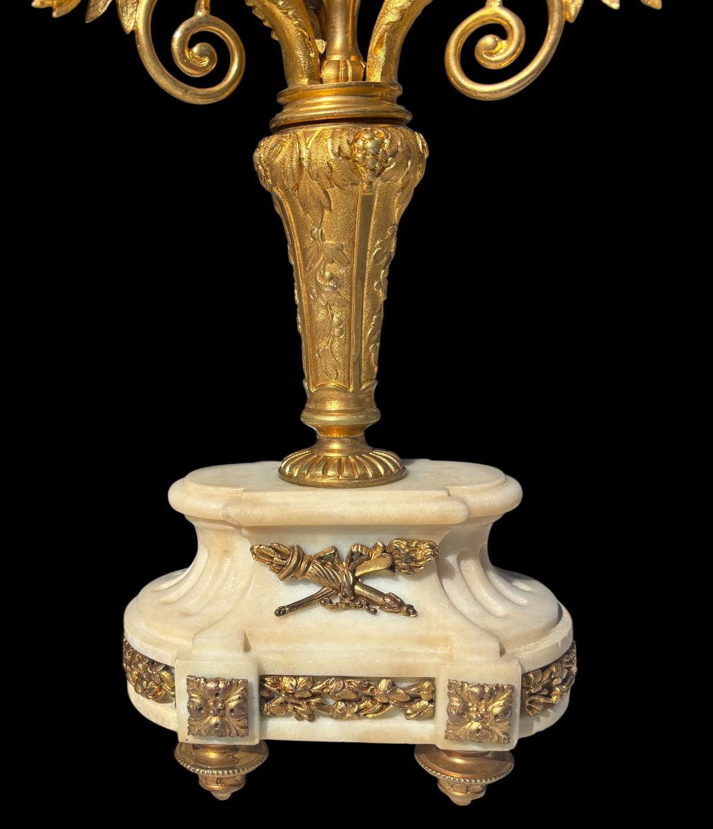 Garniture de cheminée en bronze doré et marbre de style Louis XVI fin XIXᵉ siècle.-photo-1