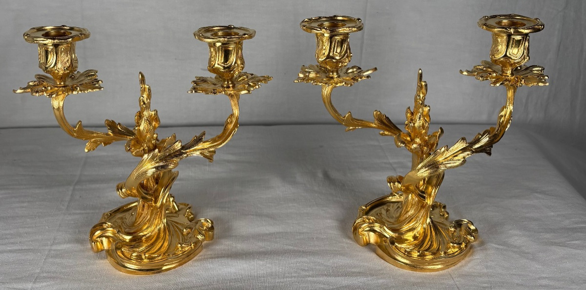 Paire de bougeoirs en bronze doré de style Louis XV rocaille Circa 1900-photo-2