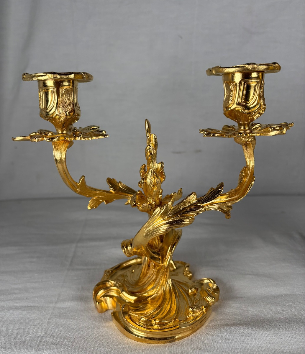 Paire de bougeoirs en bronze doré de style Louis XV rocaille Circa 1900-photo-3