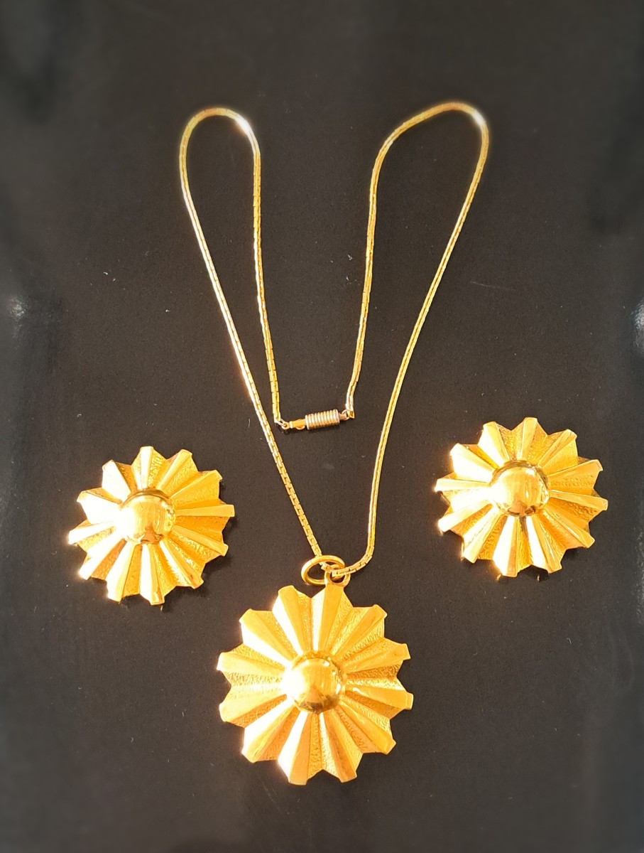 Jewelry Set, "sun" Signed Carven Paris. 