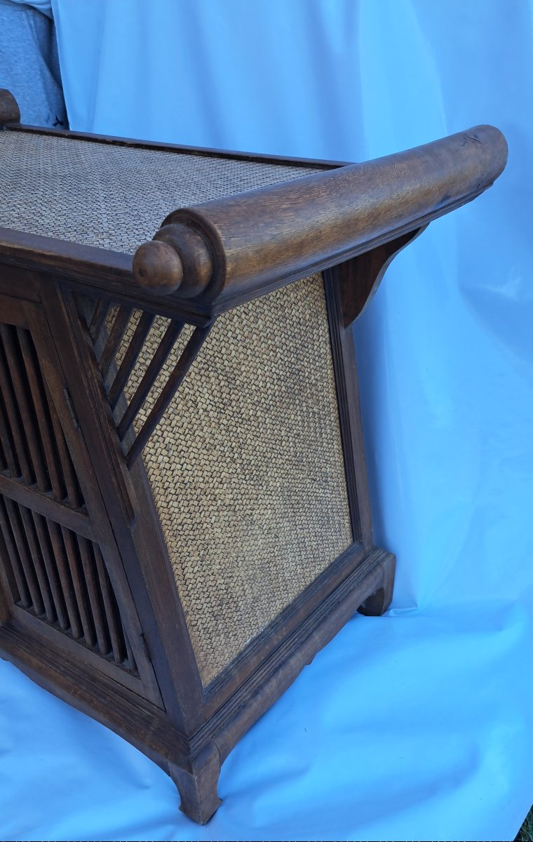Petit buffet bas de style colonial ou asiatique. -photo-2