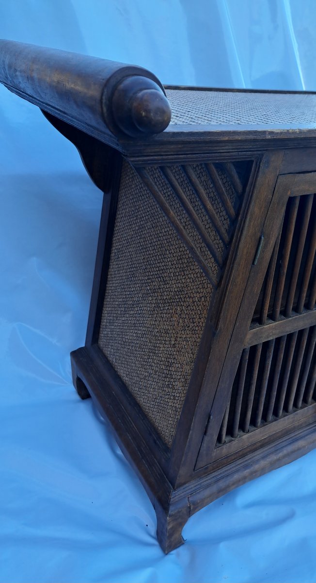 Petit buffet bas de style colonial ou asiatique. -photo-3