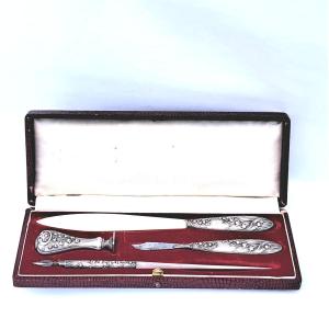 Nécessaire à écriture en argent. Fin XIX siècle Paris. 
