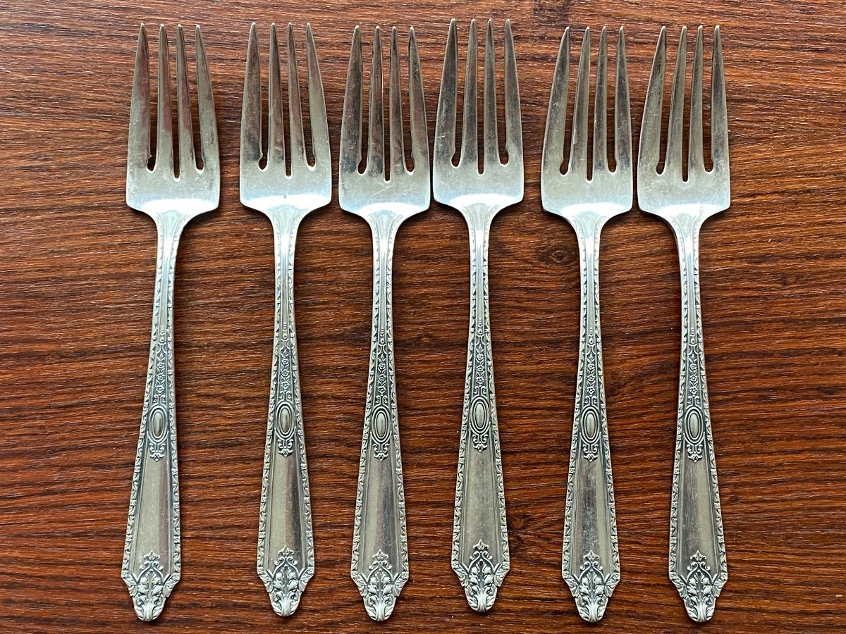 Série de six  Fourchettes à Dessert  En Argent massif