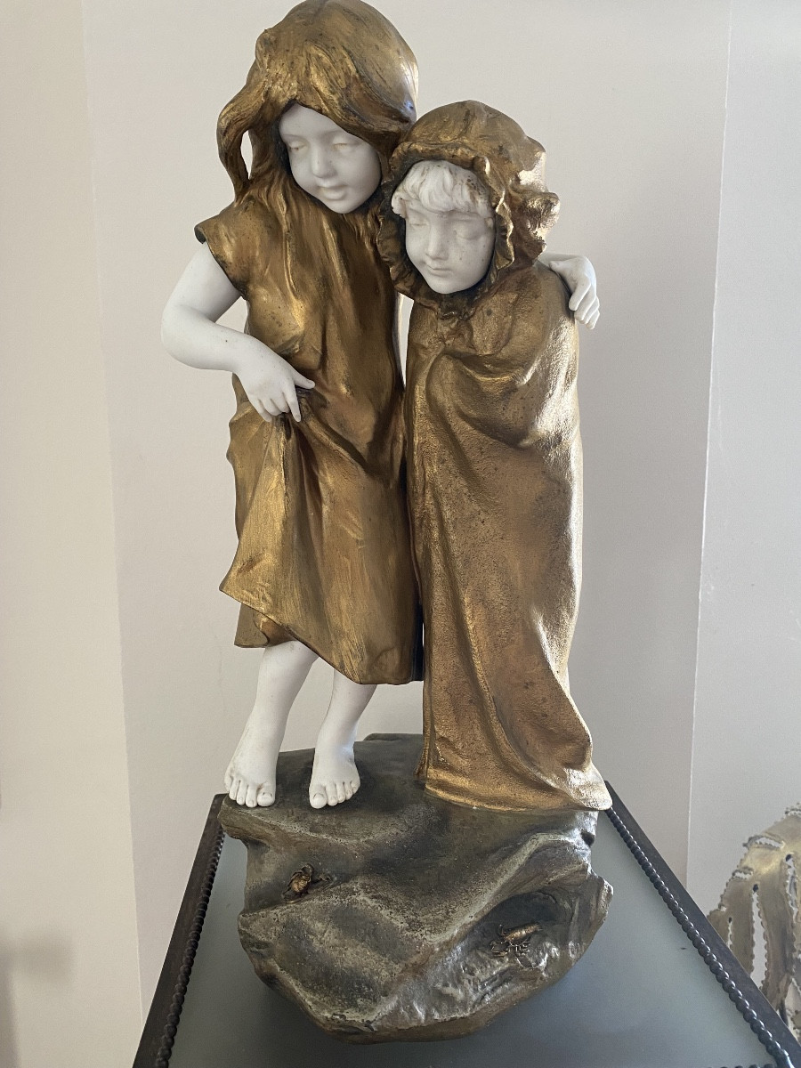 Mednat Sculpture With Little Girls 1900