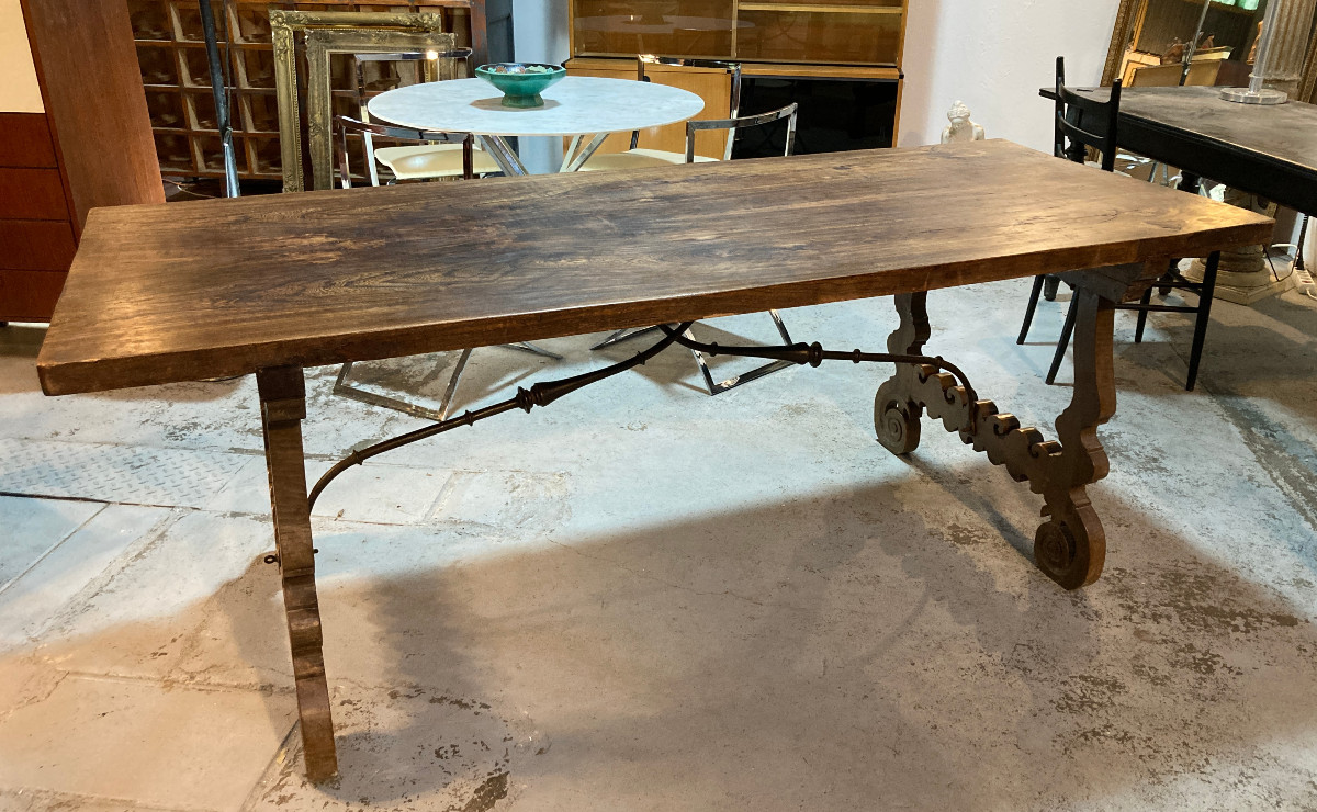 Grande table XIXe espagnole à entretoise en fer forgé - 207 x 79
