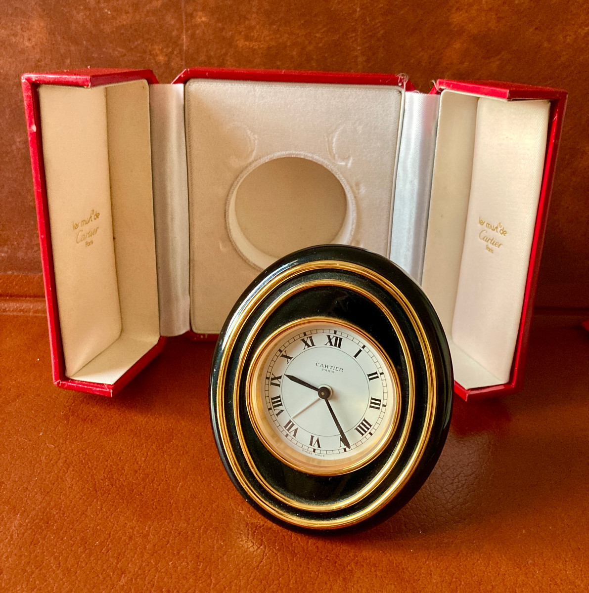 Pendulette réveil Cartier mouvement 8 jours - Les Must de Cartier - Dans son écrin