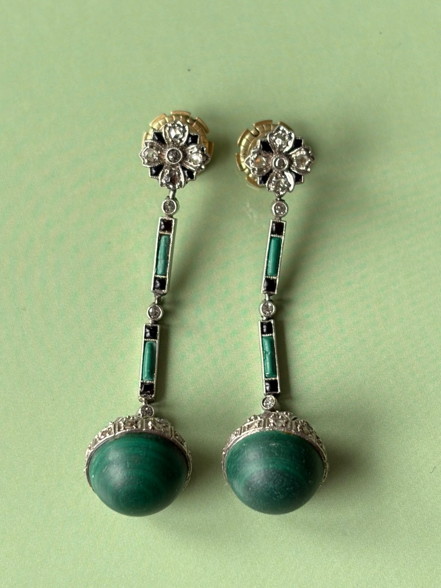 Boucles d'oreilles Art déco en platine ornées de diamants taille rose malachite et d'onyx