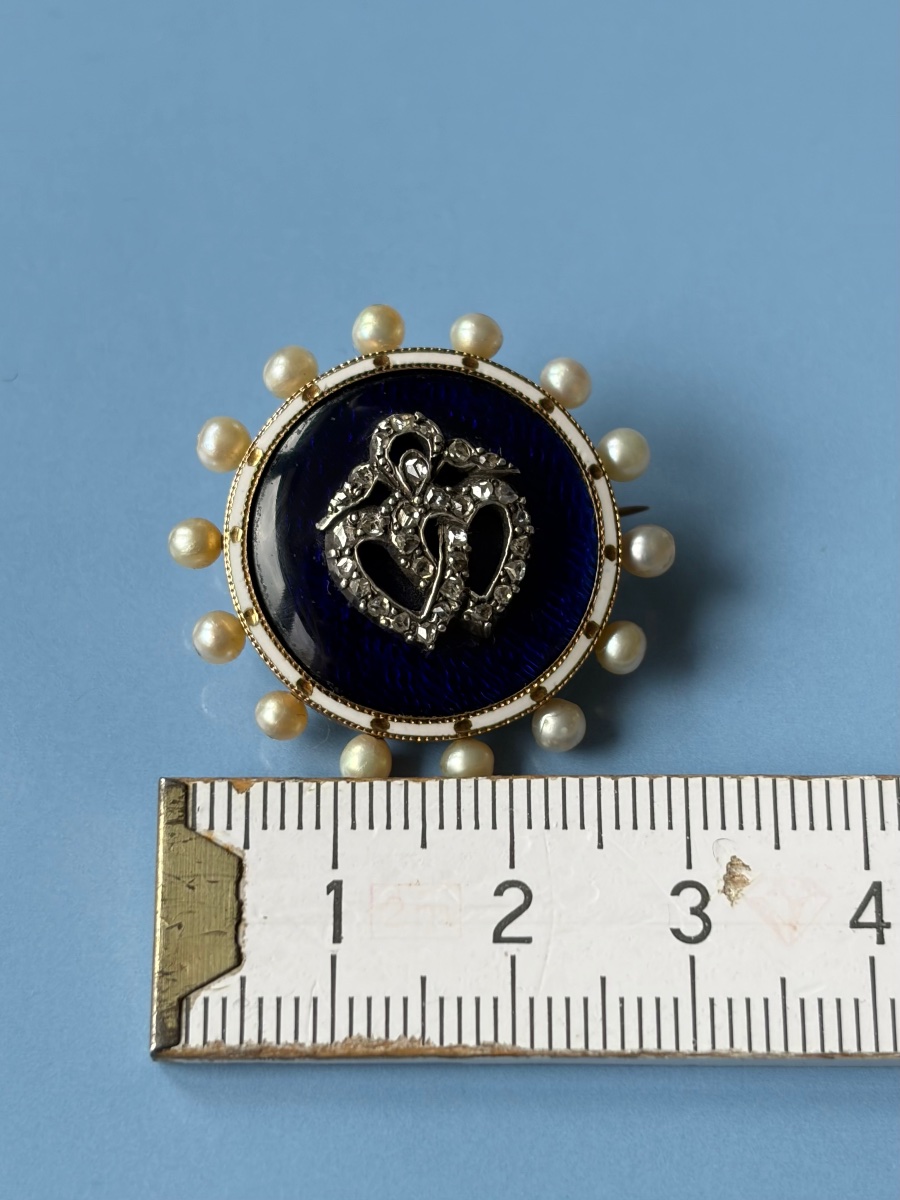 Broche victorienne en émail à deux cœurs, diamants taille rose et perles de rivière, or 14 cara-photo-1