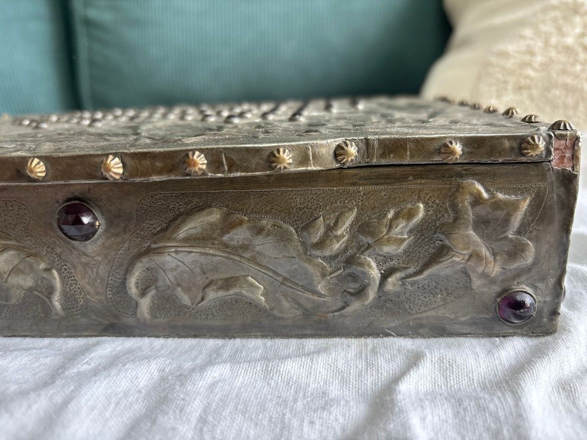 Boite Art Nouveau à motifs floraux et cabochons-photo-1