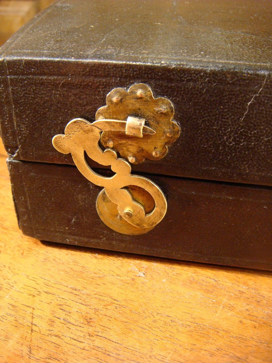 Coffret De Voyage A Ecriture En Cuir Gaine Epoque Louis XIV-photo-3