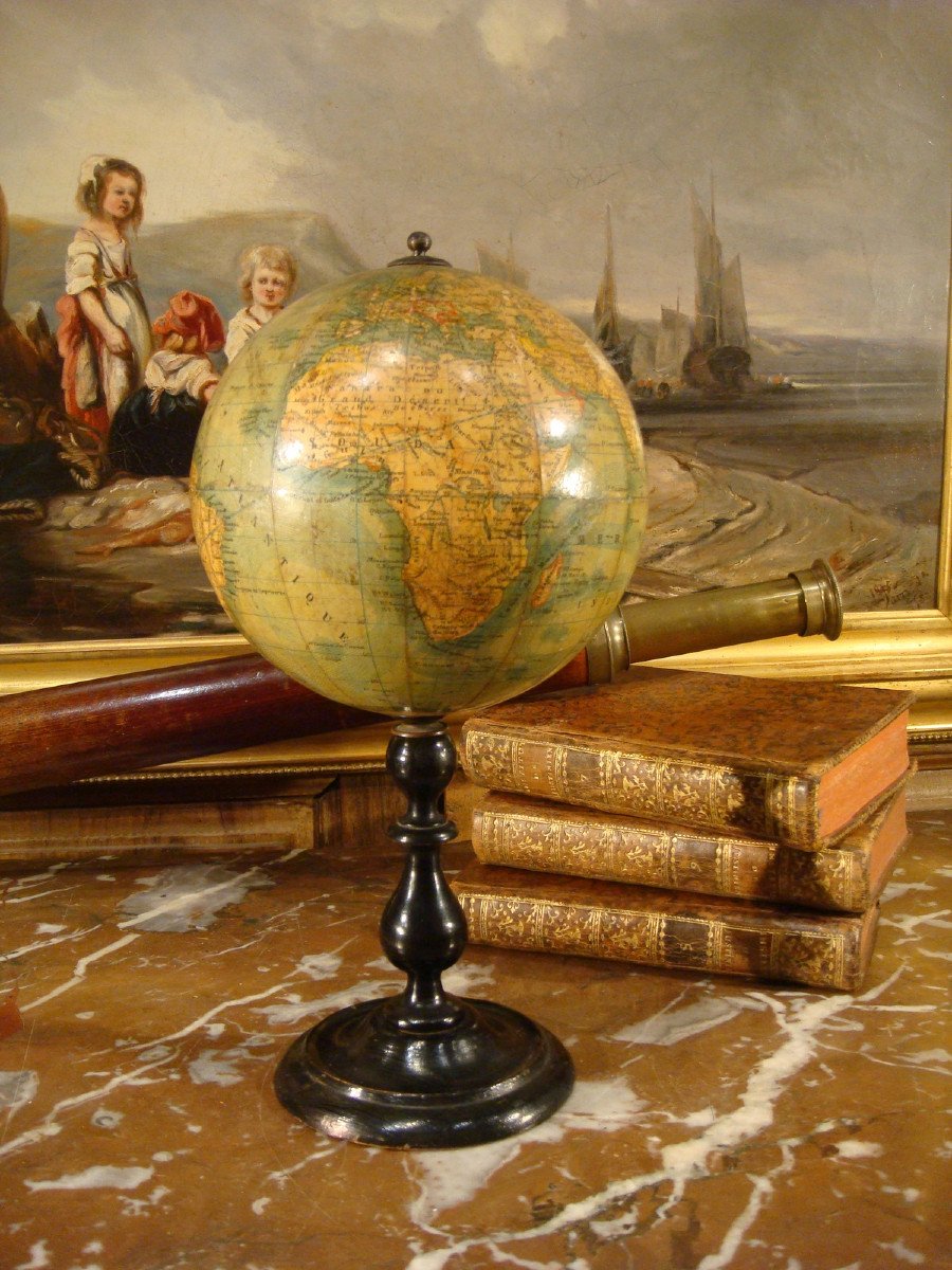 Small Terrestrial Globe On Feet Turns Period Late 19th Century