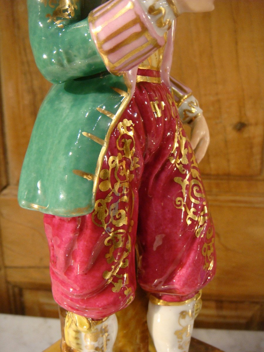 Paire De Personnages Pique Fleurs En Porcelaine Epoque XIX ème Siècle-photo-3
