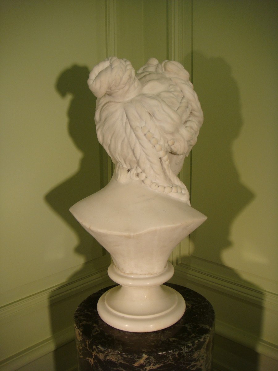 Antique Bust Of Woman Sculpture In Marble-photo-2