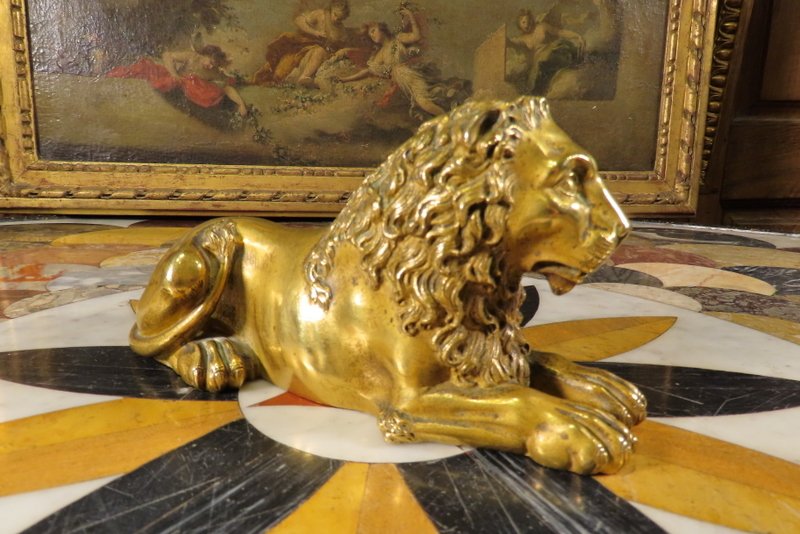LION COUCHE EN BRONZE CISELE ET DORE Epoque Premier Empire-photo-2