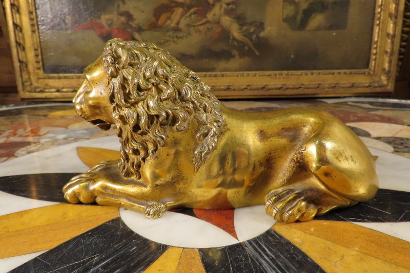 LION COUCHE EN BRONZE CISELE ET DORE Epoque Premier Empire-photo-2