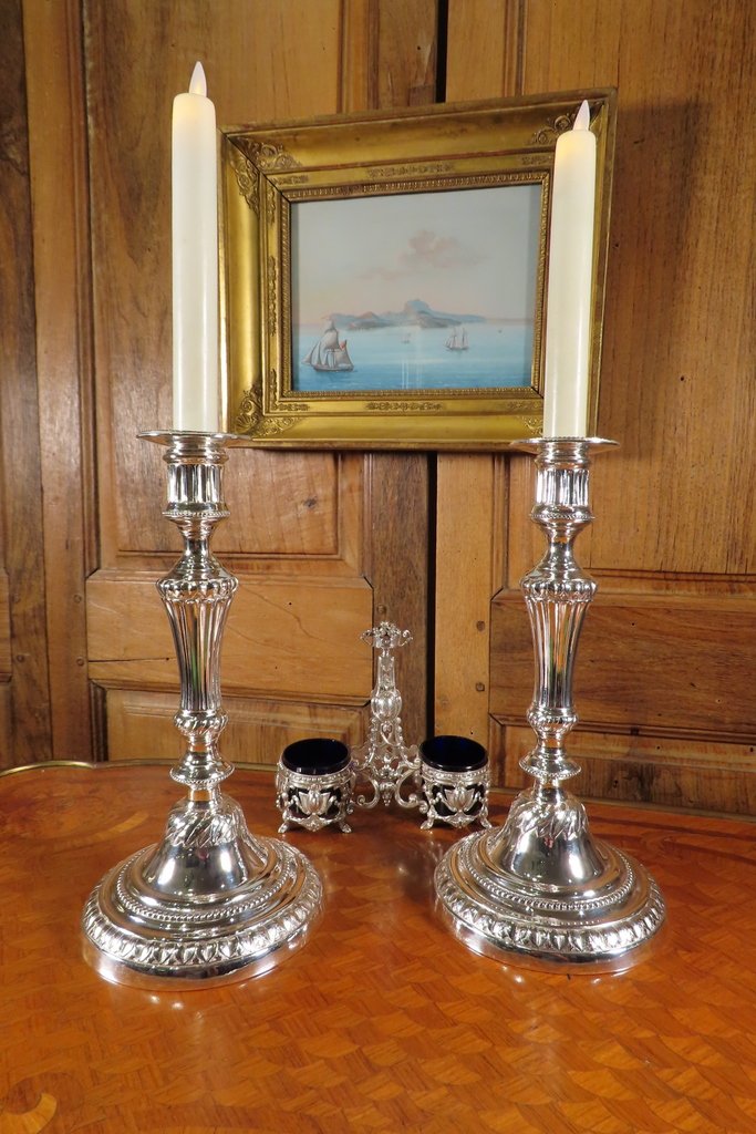 PAIRE DE BOUGEOIRS EN BRONZE ARGENTE De style Louis XVI -photo-2