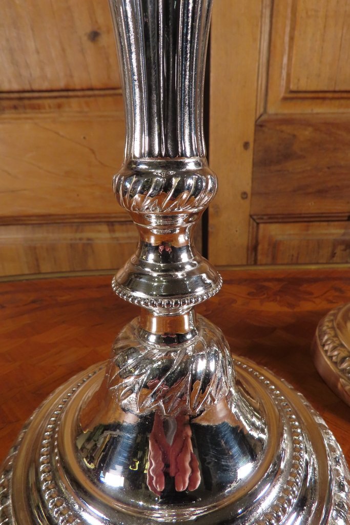 PAIRE DE BOUGEOIRS EN BRONZE ARGENTE De style Louis XVI -photo-3