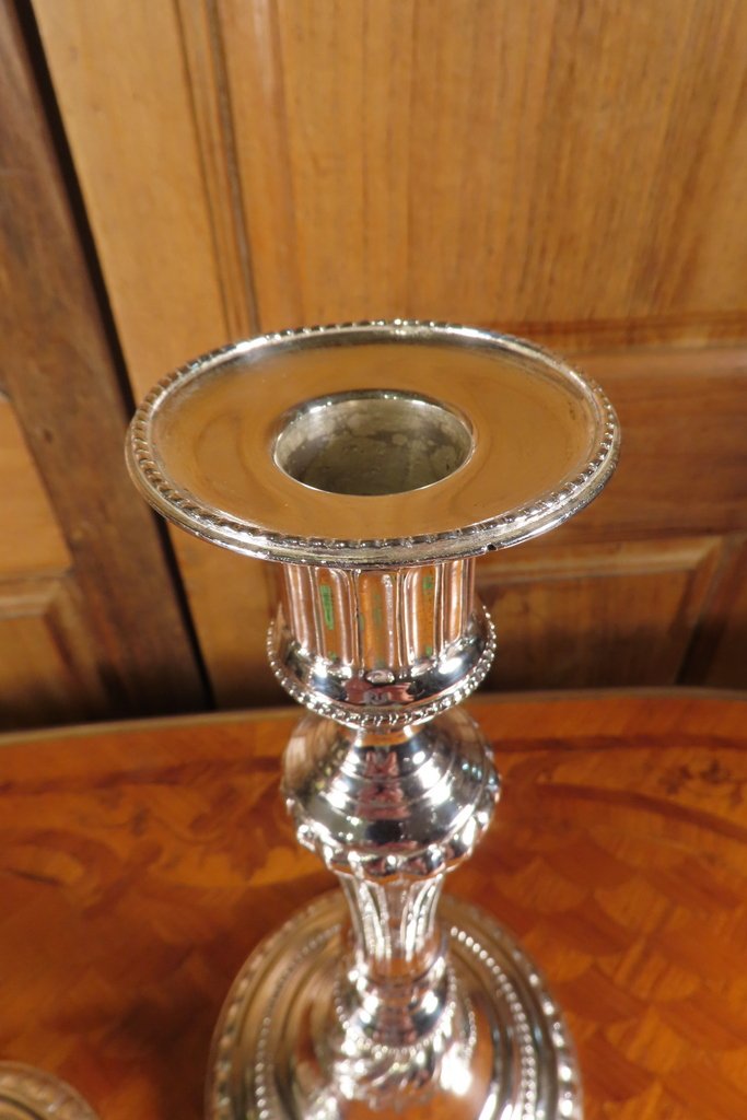 PAIRE DE BOUGEOIRS EN BRONZE ARGENTE De style Louis XVI -photo-5