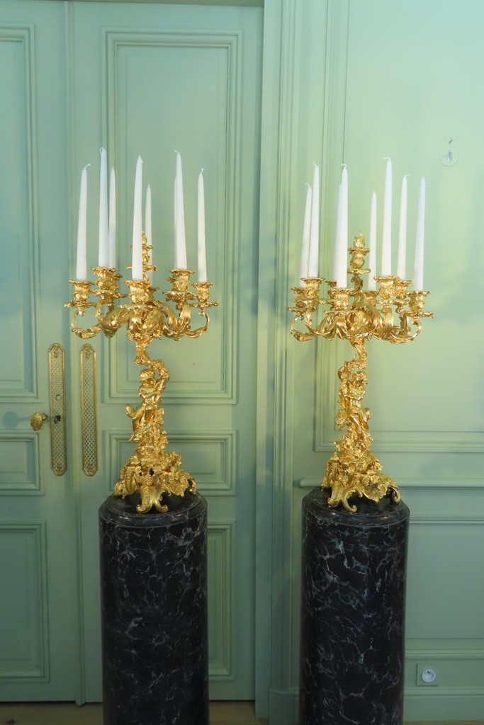 PAIRE DE CANDELABRES ROCAILLE EN BRONZE DORE PUTTI Epoque second Empire 