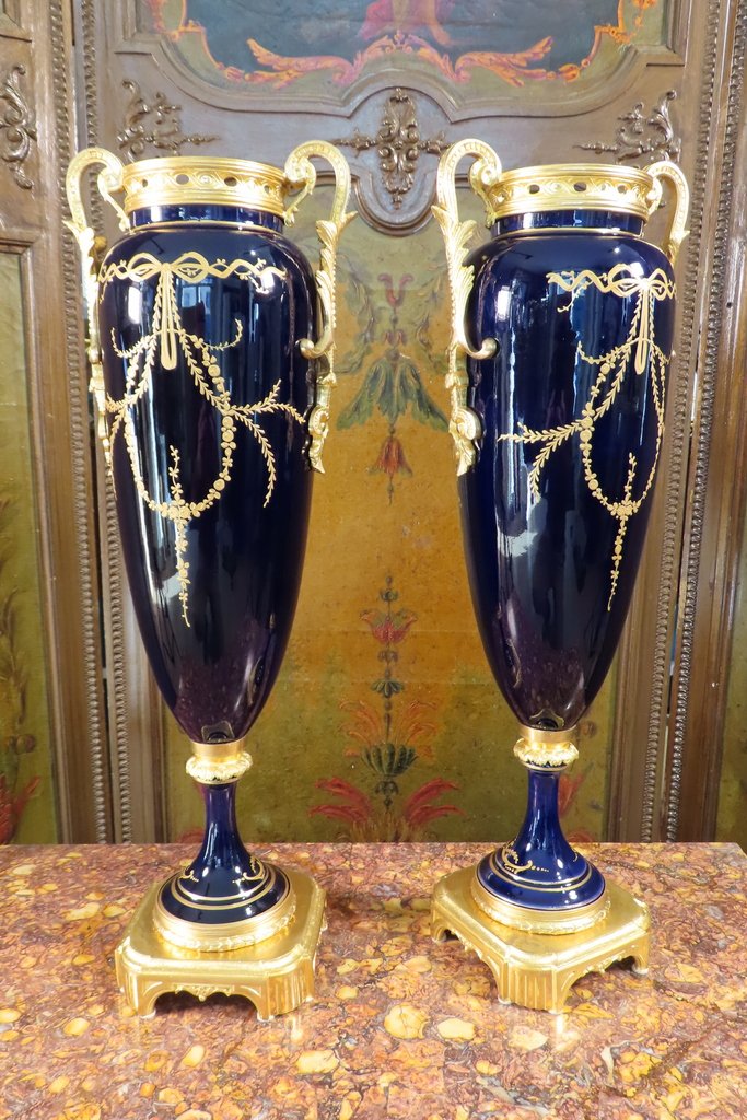 PAIRE DE VASES EN PORCELAINE POLYCHROME REHAUSSE A L’OR Epoque Napoléon III -photo-3